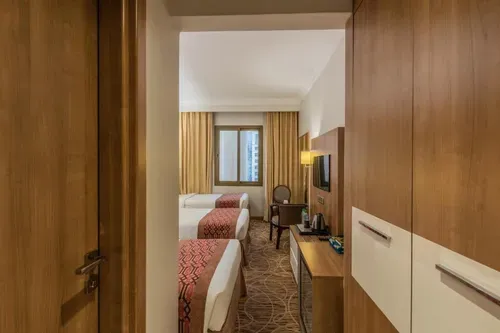 Al-Madina-Golden-Hotel-room-view2.webp